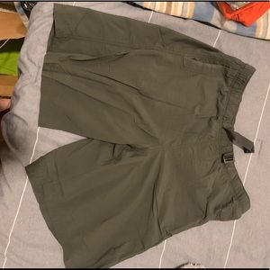 Dark green columbia shorts Large